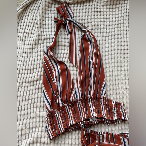 Two piece set - Picture 2 of 5